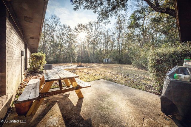 3040 Pabst Road, Ocean Springs, MS 39564