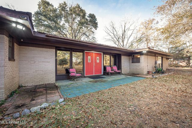 3040 Pabst Road, Ocean Springs, MS 39564