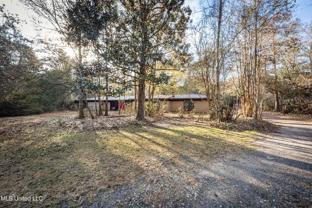 3040 Pabst Road, Ocean Springs, MS 39564