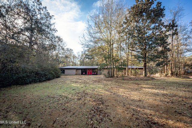3040 Pabst Road, Ocean Springs, MS 39564