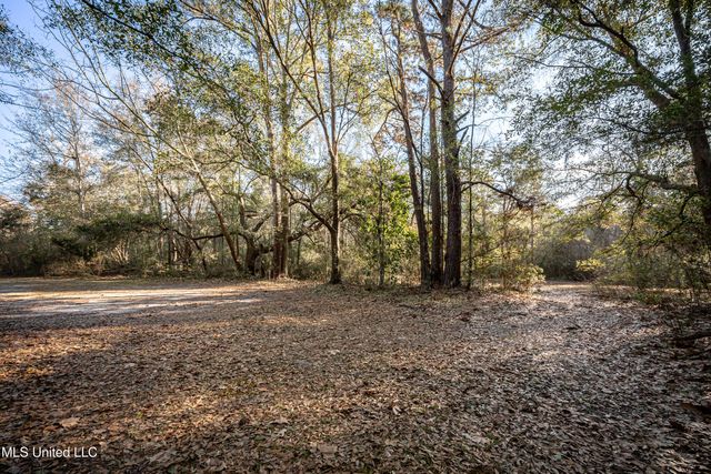 3040 Pabst Road, Ocean Springs, MS 39564