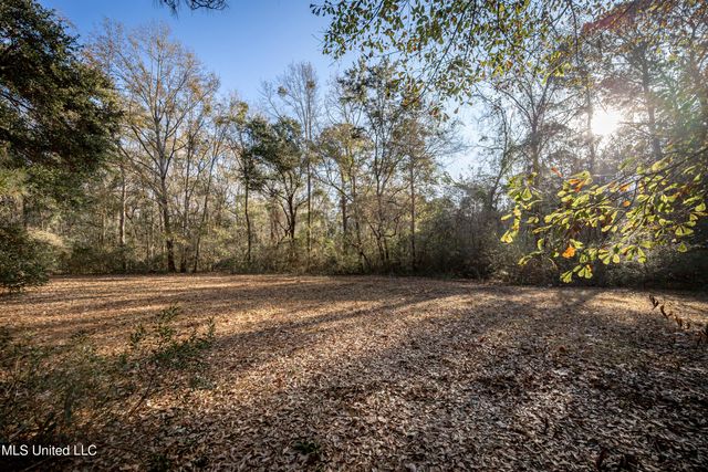 3040 Pabst Road, Ocean Springs, MS 39564