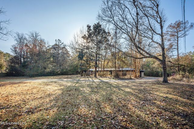 3040 Pabst Road, Ocean Springs, MS 39564