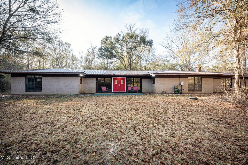 3040 Pabst Road, Ocean Springs, MS 39564