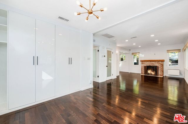 7722 Clinton Street, Los Angeles, CA 90036