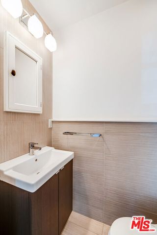 7722 Clinton Street, Los Angeles, CA 90036