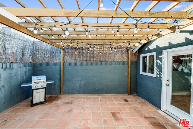 7722 Clinton Street, Los Angeles, CA 90036