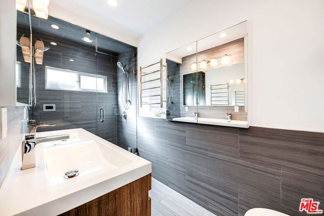 7722 Clinton Street, Los Angeles, CA 90036