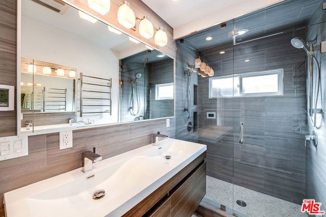 7722 Clinton Street, Los Angeles, CA 90036