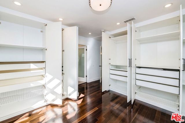 7722 Clinton Street, Los Angeles, CA 90036