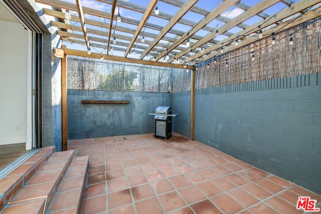 7722 Clinton Street, Los Angeles, CA 90036