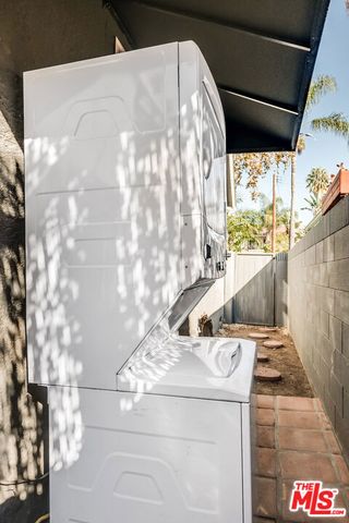 7722 Clinton Street, Los Angeles, CA 90036