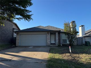 900 Cornfield Drive, Arlington, TX 76017