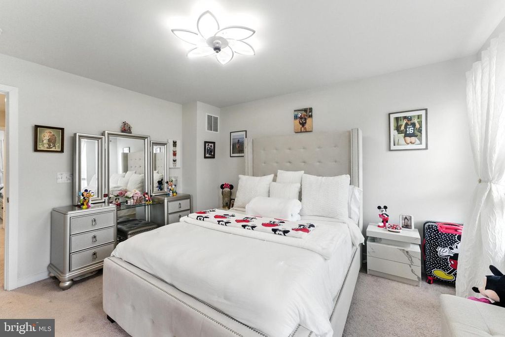Image 23 of property listing at 406 HONEYBERRY LN, Fredericksburg, VA 22405