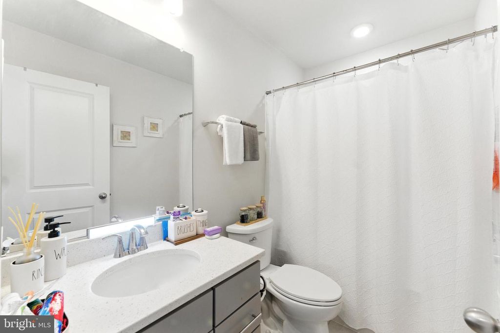 Image 25 of property listing at 406 HONEYBERRY LN, Fredericksburg, VA 22405