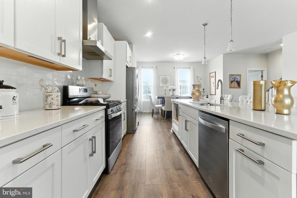 Image 3 of property listing at 406 HONEYBERRY LN, Fredericksburg, VA 22405