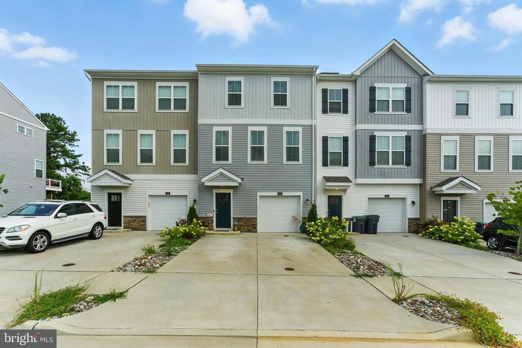 Image 36 of property listing at 406 HONEYBERRY LN, Fredericksburg, VA 22405