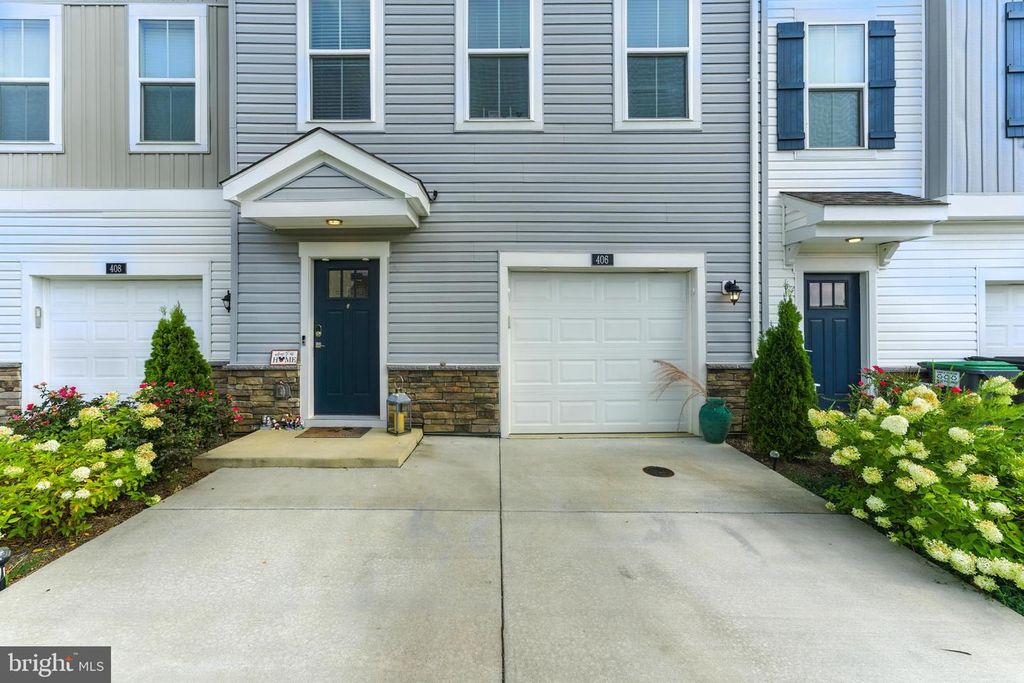 Image 37 of property listing at 406 HONEYBERRY LN, Fredericksburg, VA 22405