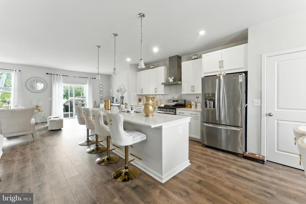 Image 5 of property listing at 406 HONEYBERRY LN, Fredericksburg, VA 22405
