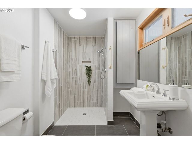 20855 Sw 90TH Ave, Tualatin, OR 97062