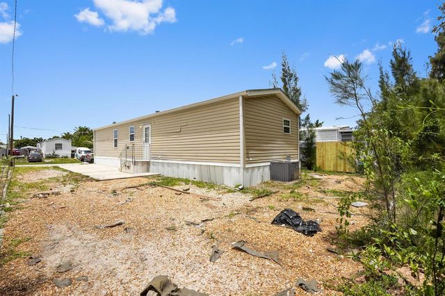 8333 SE Sandy Lane, Hobe Sound, FL 33455