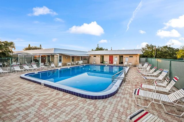 8333 SE Sandy Lane, Hobe Sound, FL 33455