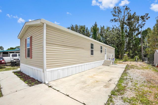 8333 SE Sandy Lane, Hobe Sound, FL 33455