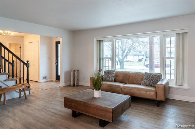 25342 Wykeshire Road, Farmington, MI 48336