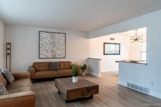 25342 Wykeshire Road, Farmington, MI 48336