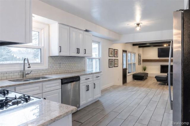 25342 Wykeshire Road, Farmington, MI 48336