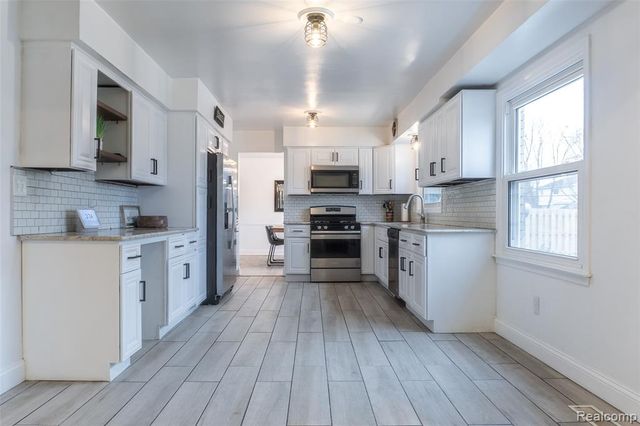 25342 Wykeshire Road, Farmington, MI 48336