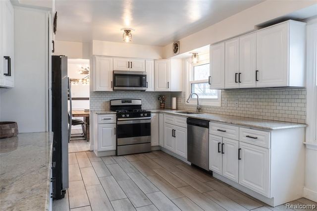 25342 Wykeshire Road, Farmington, MI 48336