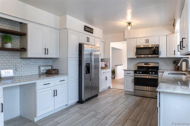 25342 Wykeshire Road, Farmington, MI 48336