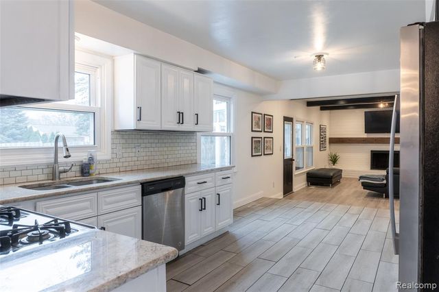 25342 Wykeshire Road, Farmington, MI 48336