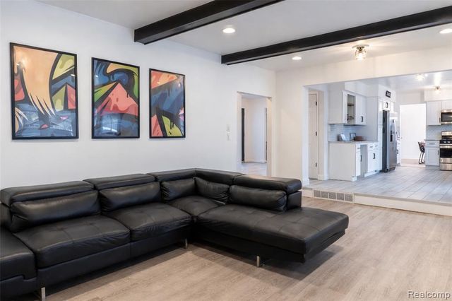 25342 Wykeshire Road, Farmington, MI 48336