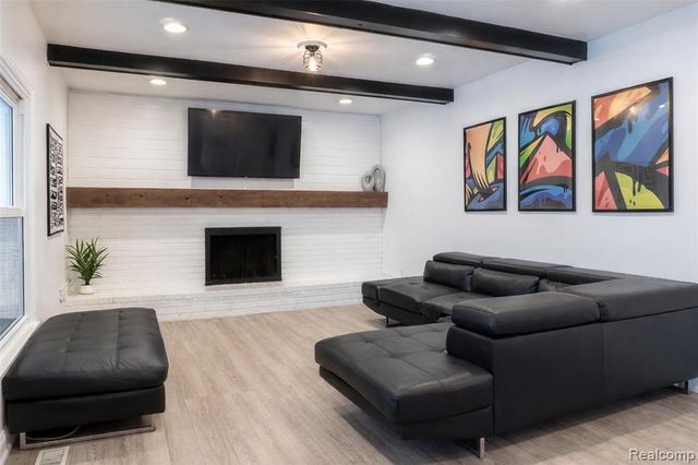 25342 Wykeshire Road, Farmington, MI 48336