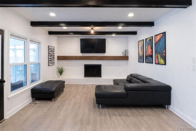 25342 Wykeshire Road, Farmington, MI 48336