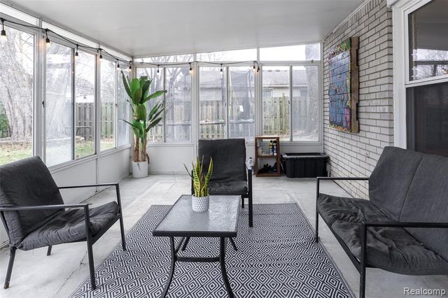 25342 Wykeshire Road, Farmington, MI 48336