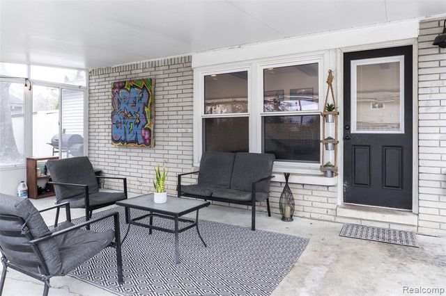 25342 Wykeshire Road, Farmington, MI 48336