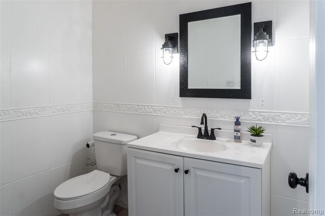 25342 Wykeshire Road, Farmington, MI 48336