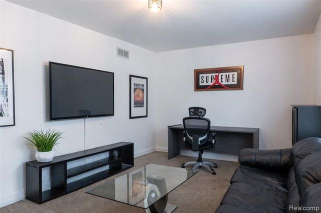 25342 Wykeshire Road, Farmington, MI 48336