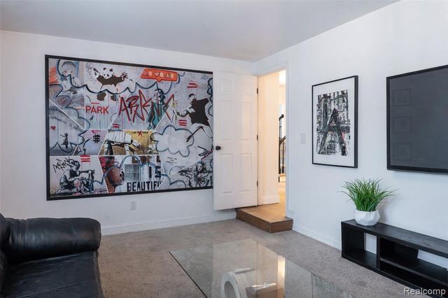 25342 Wykeshire Road, Farmington, MI 48336