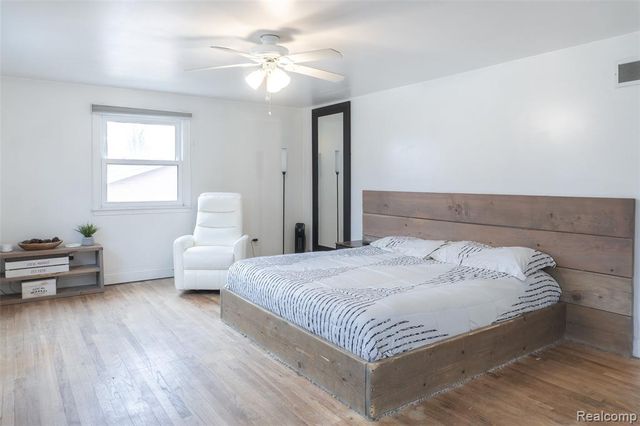 25342 Wykeshire Road, Farmington, MI 48336