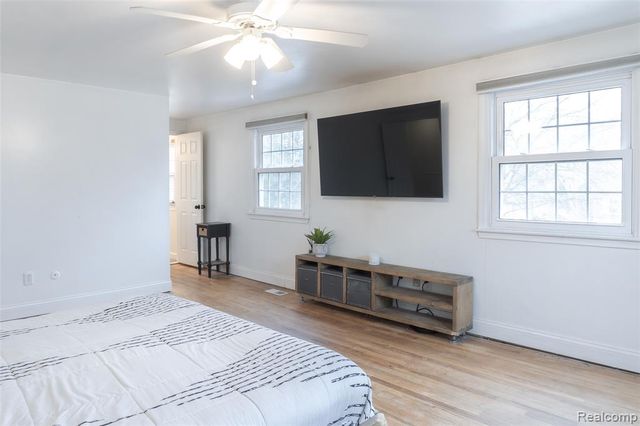 25342 Wykeshire Road, Farmington, MI 48336