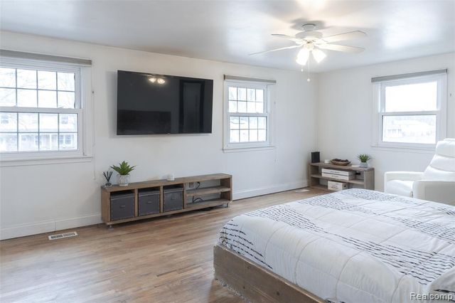 25342 Wykeshire Road, Farmington, MI 48336