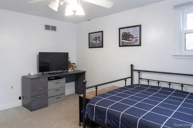 25342 Wykeshire Road, Farmington, MI 48336