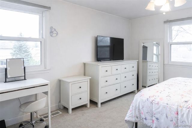 25342 Wykeshire Road, Farmington, MI 48336