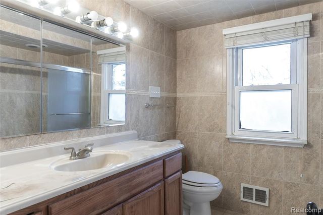 25342 Wykeshire Road, Farmington, MI 48336