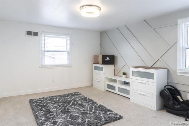 25342 Wykeshire Road, Farmington, MI 48336