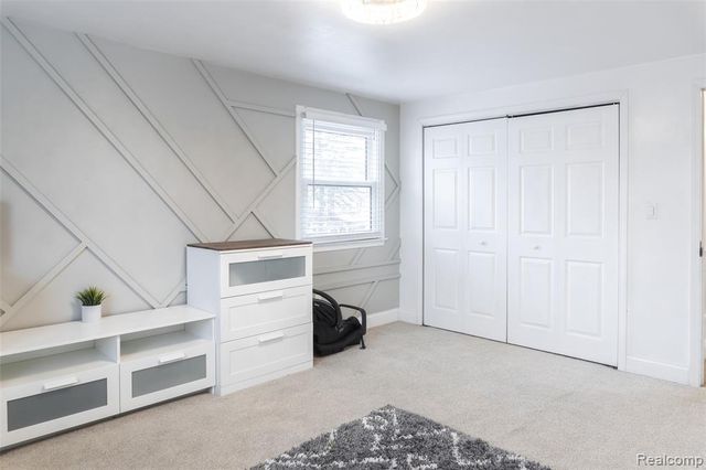 25342 Wykeshire Road, Farmington, MI 48336